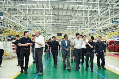 汽车评价研究院专家团走进哪吒汽车