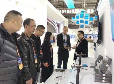 2018保密技术交流大会智能黑科技满满,青橙VOGA 2 AI激光投影手机隆重登场