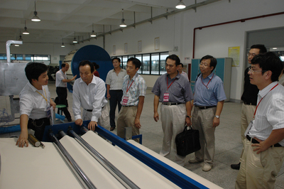 我校“纺织面料技术教育部重点实验室”接受教育部评估