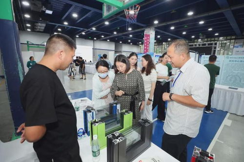 才聚二七 智创未来 2025碳中和技术交流暨政校企合作大会圆满落幕 黄河科技学院引领零碳校园新实践