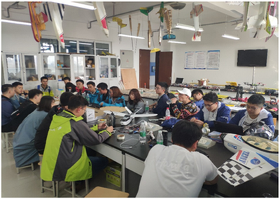 川内部分高校航模队齐聚我校进行技术交流